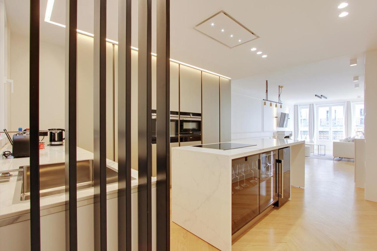 Stunning Apartment With View At The Very Heart Of Parigi Esterno foto