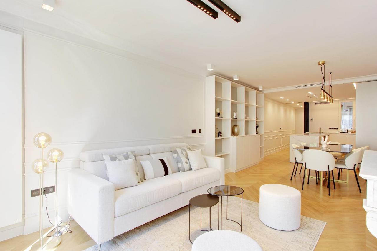 Stunning Apartment With View At The Very Heart Of Parigi Esterno foto