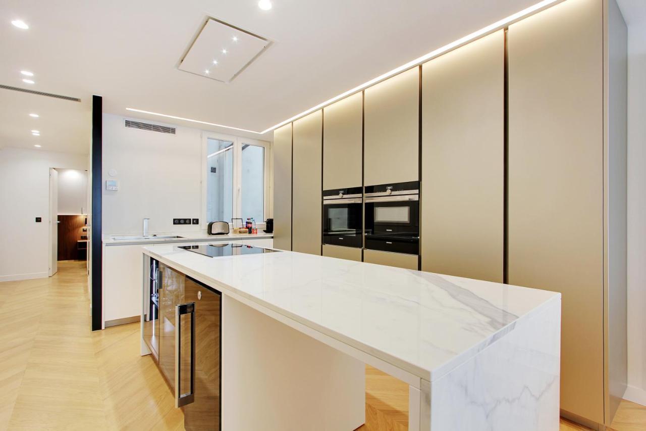 Stunning Apartment With View At The Very Heart Of Parigi Esterno foto